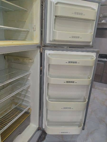 Dawlance Medium Size fridge 6