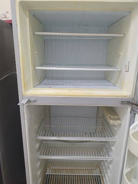 Dawlance Medium Size fridge 7