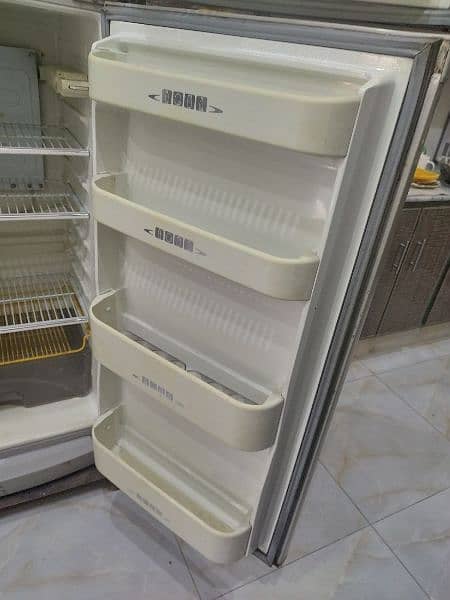 Dawlance Medium Size fridge 10