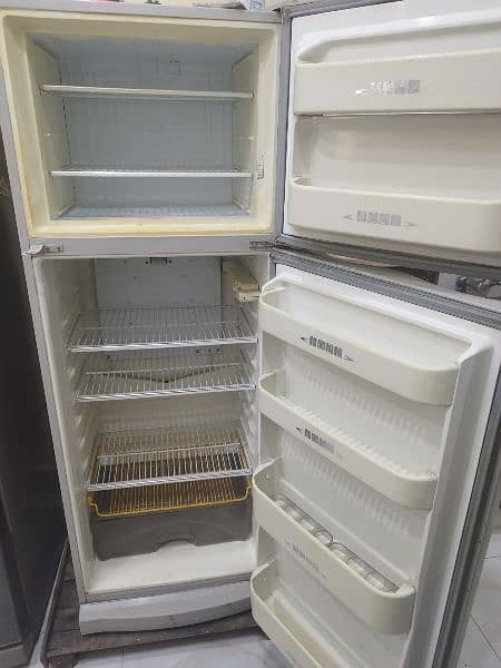 Dawlance Medium Size fridge 12