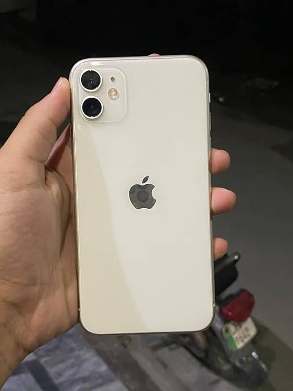 iPhone 11 White 4 months sim time 0