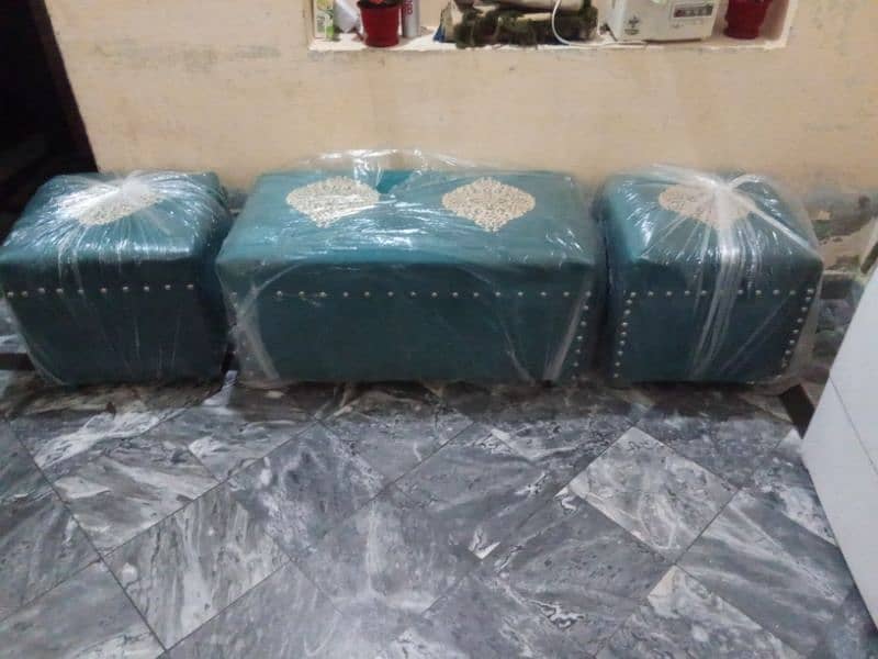 sofas stools 5