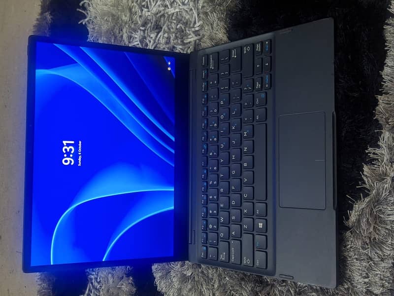 DELL latitude 7285 - 3K - 7th Gen - 128 GB SSD- 16 GB inbuilt RAM (HP, 4