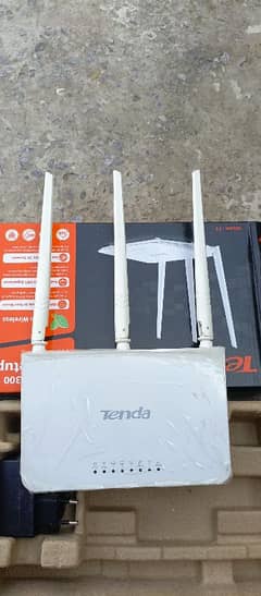 Tenda F3 Wifi Router 0