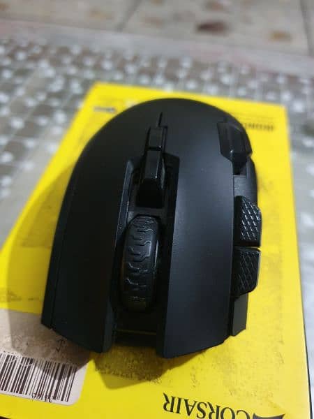 Corsair Ironclaw Wireless RGB Gaming Mouse 2