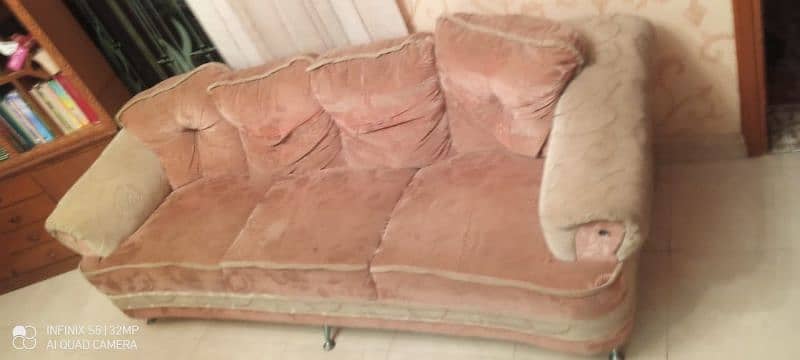 sofa's in good condition 2