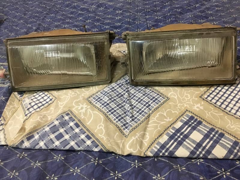 front lights of Toyota Corolla 1984 6