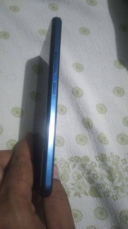 itel 60$4+4/128 with box charger 4