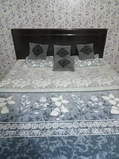 super good condition bed with diamond supreme mattres 8 inches