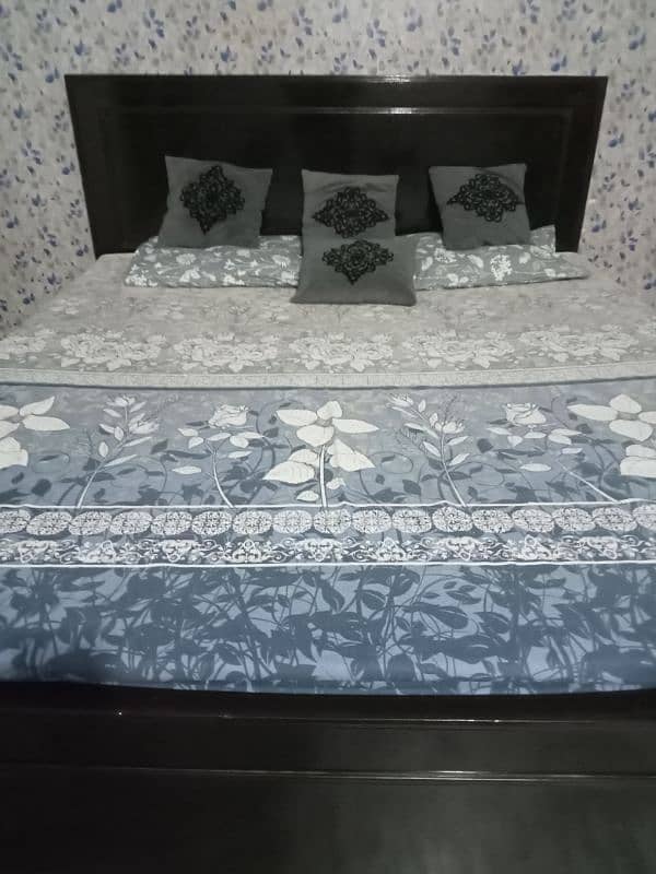 super good condition bed with diamond supreme mattres 8 inches 5