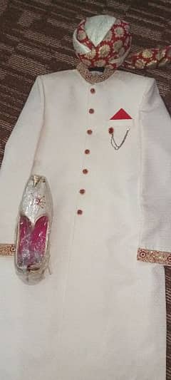 off white sherwani with kulla khussa