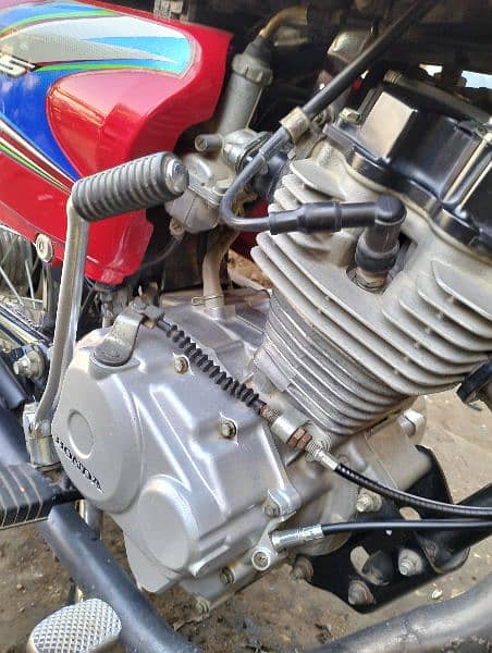 Honda cg 125 Karachi number excellent and original condition 1