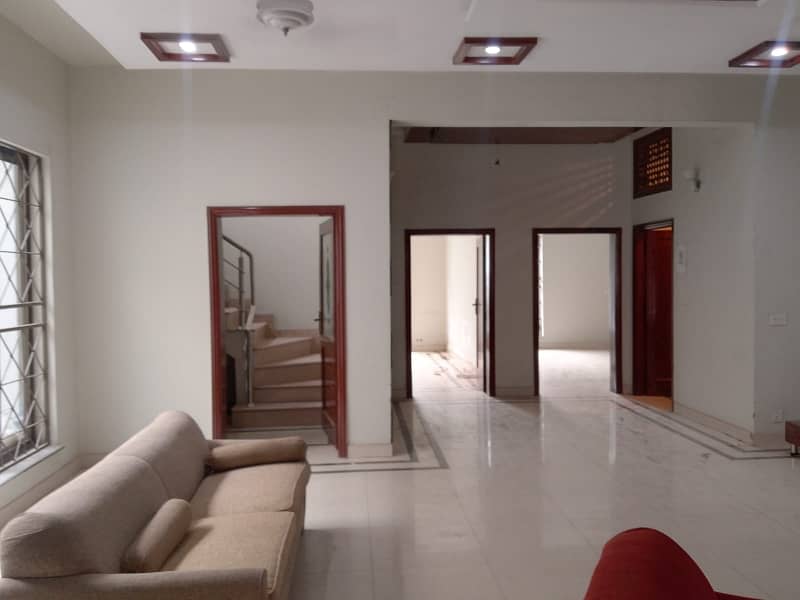 20 MARLA DOUBLE STORY HOUSE AVAILBLE FOR RENT FOR SOFTWARE OFFICE USED 7