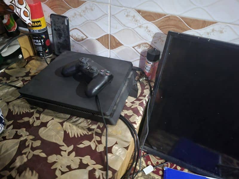 PS4 1TB storage with 2 controllers 1 orignal one after market 1