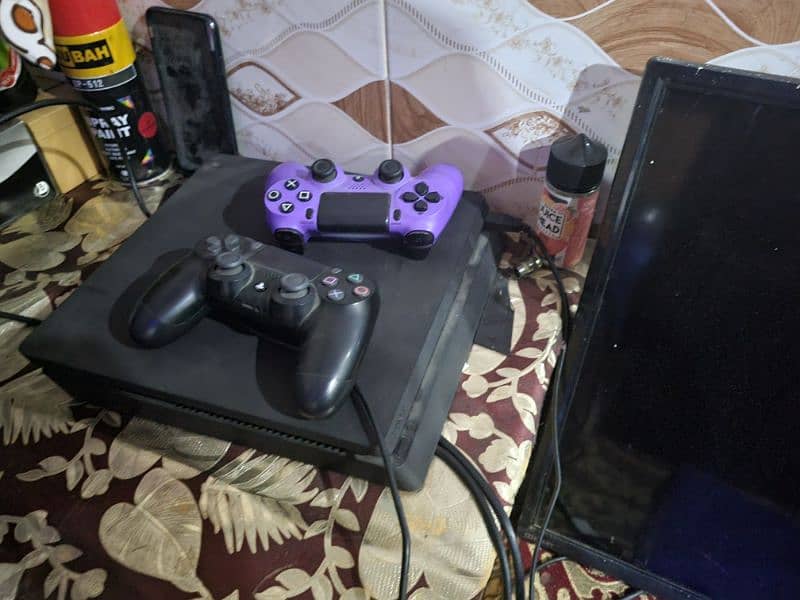 PS4 1TB storage with 2 controllers 1 orignal one after market 2