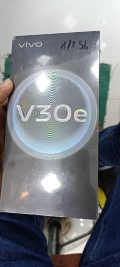 Vivo V30e 8/256 white box pack