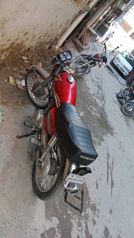 Honda 125 gOod condition all Ok 2014 model 0