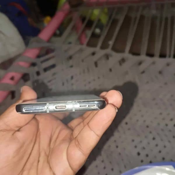 one pluses 9 pro 5g 10/9 only halki se back brack ha pubg gaming phone 4