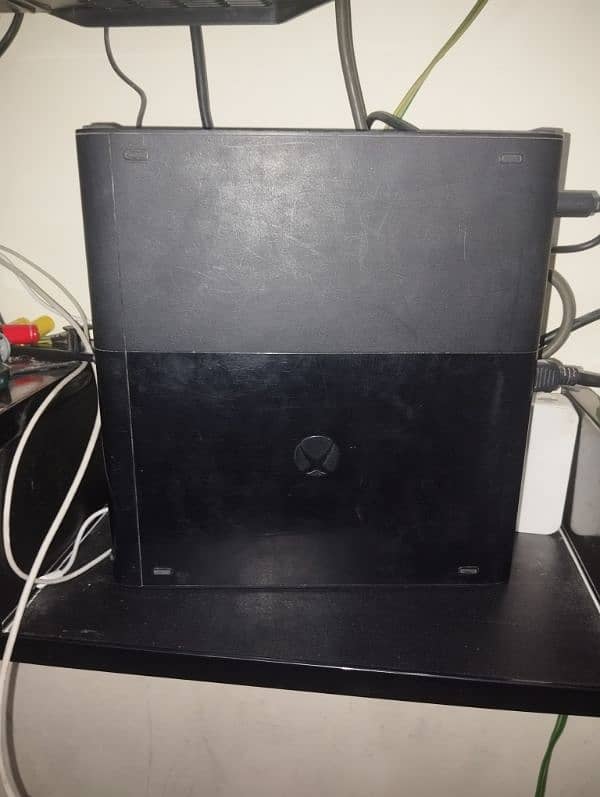 xbox360 ultra slim very good  condition 4