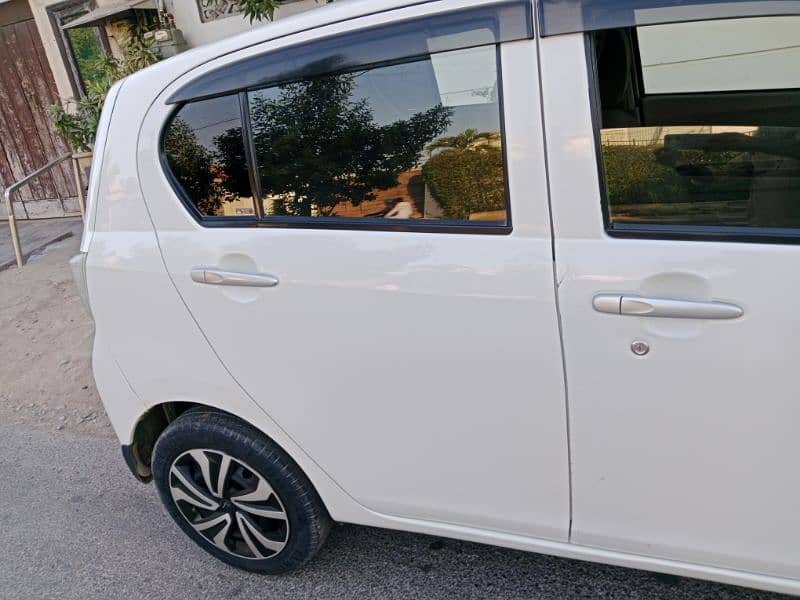 Daihatsu Mira 2015 5