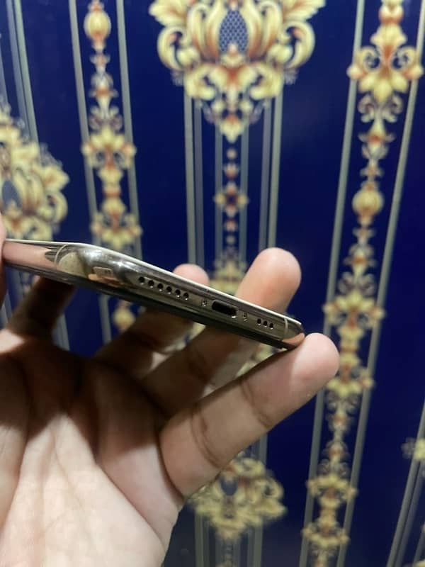 iphone xs new condition 3