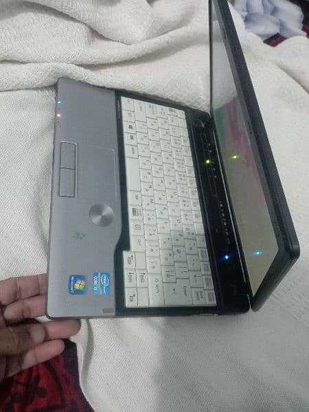 fujitsu mini labtop i3 very good conditions and rate 1