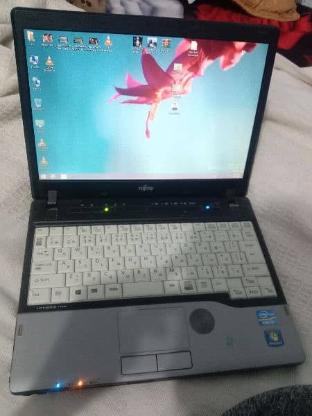 fujitsu mini labtop i3 very good conditions and rate 2