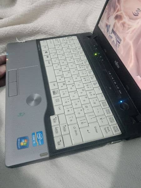 fujitsu mini labtop i3 very good conditions and rate 4