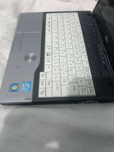 fujitsu mini labtop i3 very good conditions and rate 6