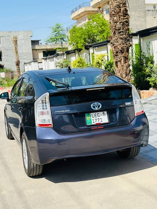 Toyota Prius 2015 6