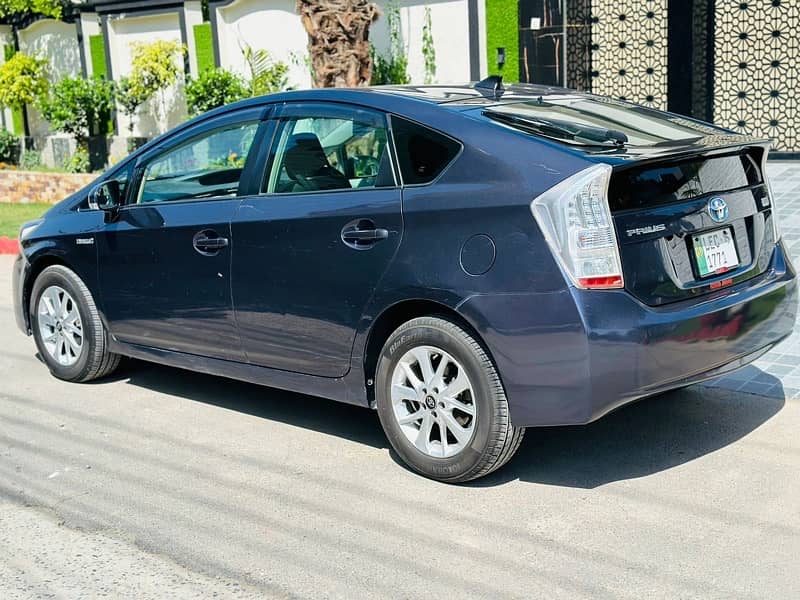 Toyota Prius 2015 9