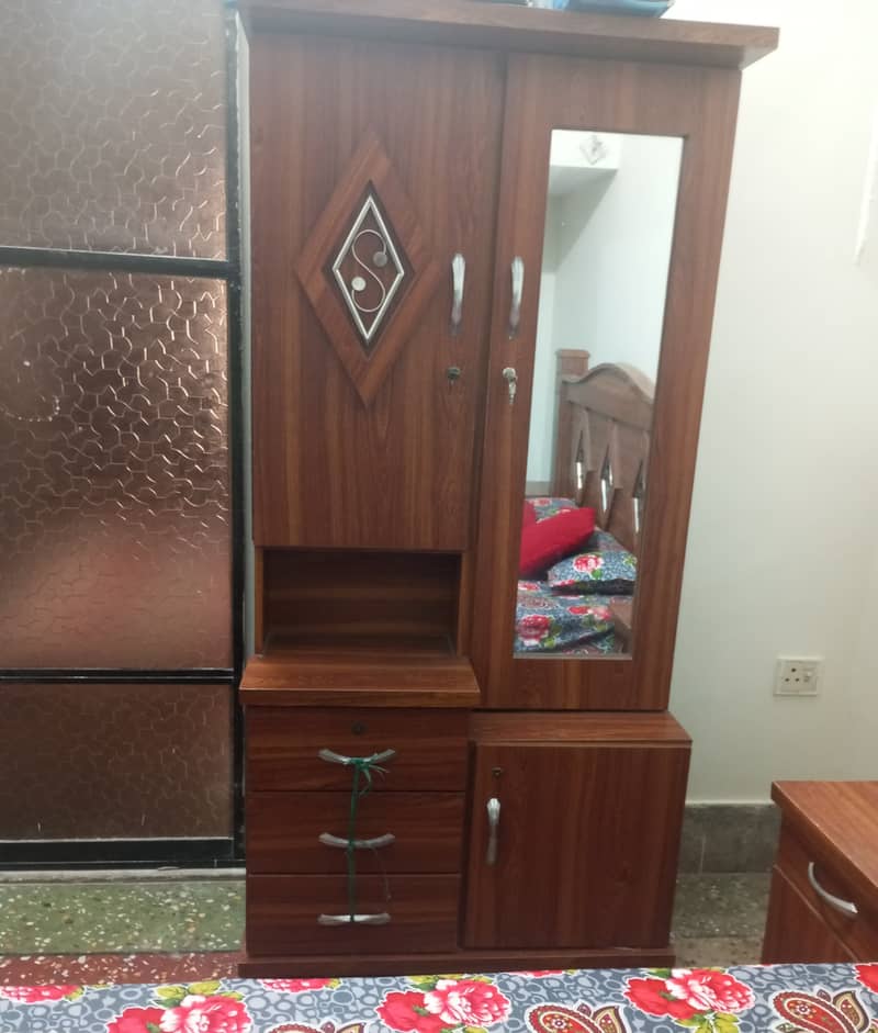 Urgent sell Bedroom set 7