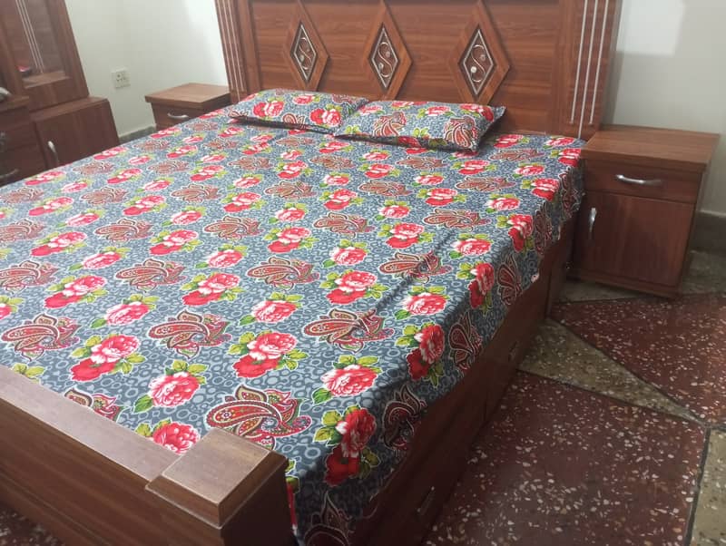 Urgent sell Bedroom set 9