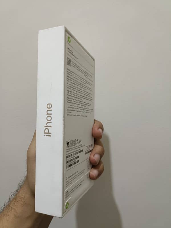 Apple Iphone 16 pro UK vairant 1