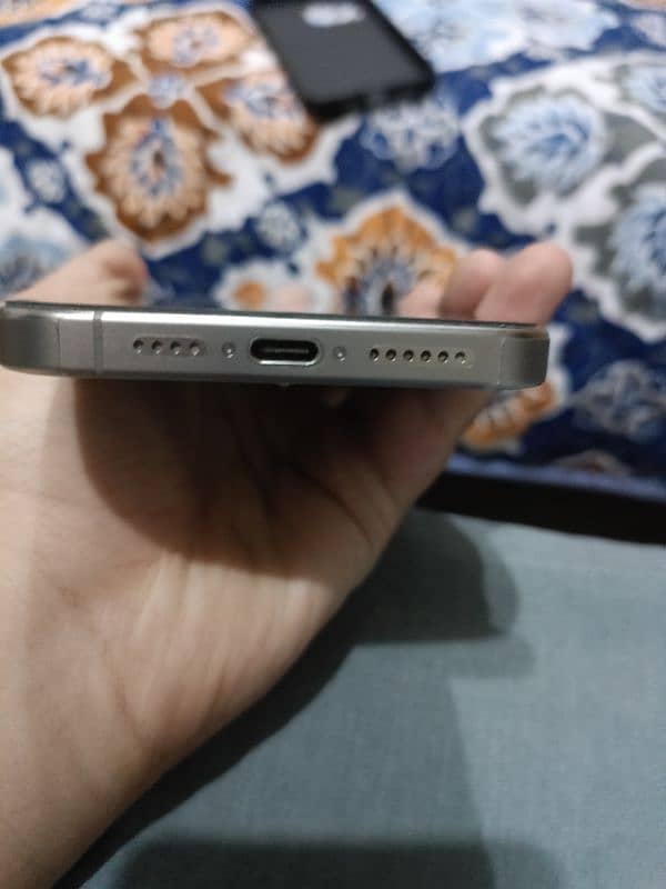 I phone 15 pro max natural titanium 3