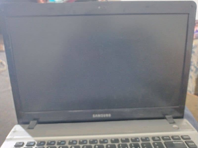 Samsung laptop core i3 np300 3