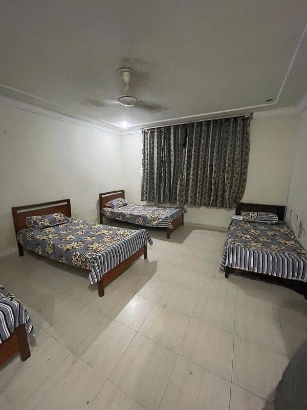 Luxury Boys Hostel E - 11 Isamabad 4