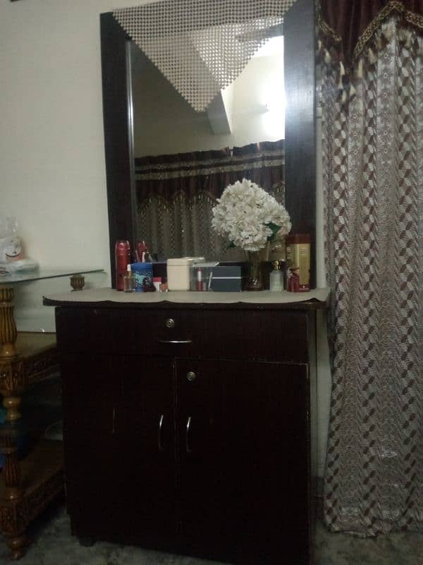 dressing table 0