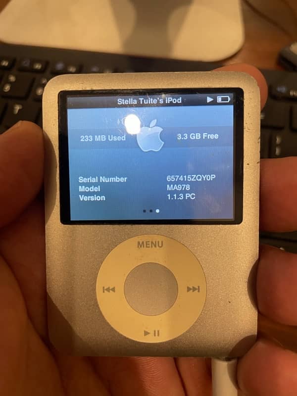 Apple iPod Nano 3rd Gen 2