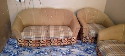 7 Seater Sofa set for sell: 0302-2709429.