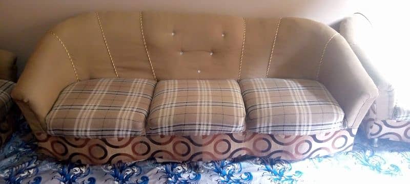 7 Seater Sofa set for sell: 0302-2709429. 2