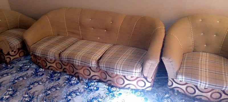 7 Seater Sofa set for sell: 0302-2709429. 5