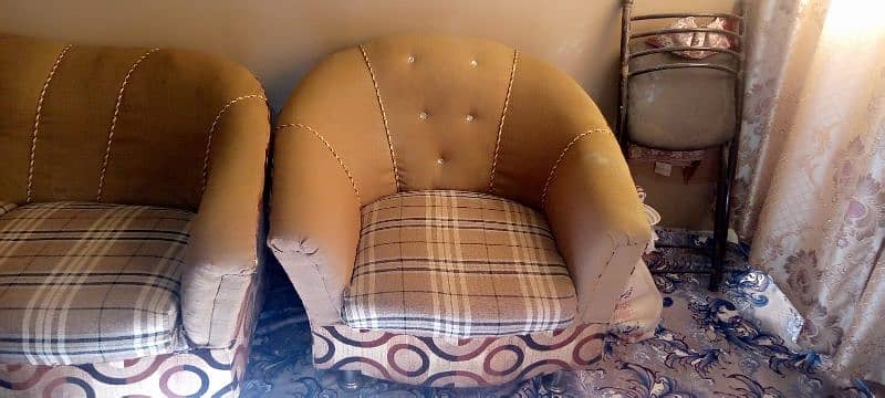 7 Seater Sofa set for sell: 0302-2709429. 6