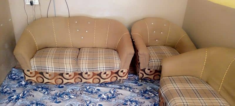 7 Seater Sofa set for sell: 0302-2709429. 8