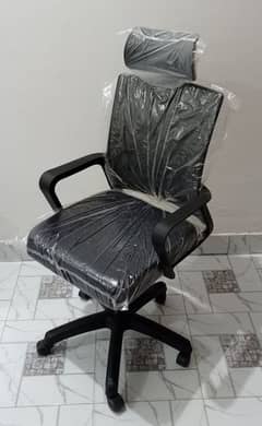 New Head Comfortable Black Revolving Chair 0