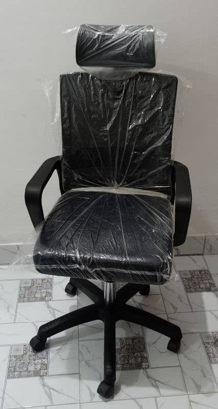 New Head Comfortable Black Revolving Chair 2