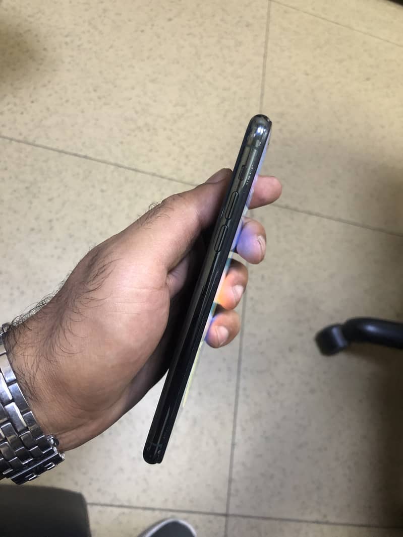 Iphone 11 pro max PTA HK 4