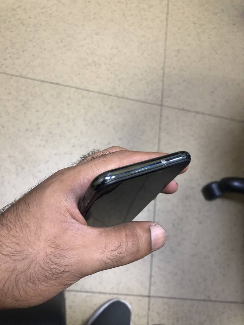 Iphone 11 pro max PTA HK 5