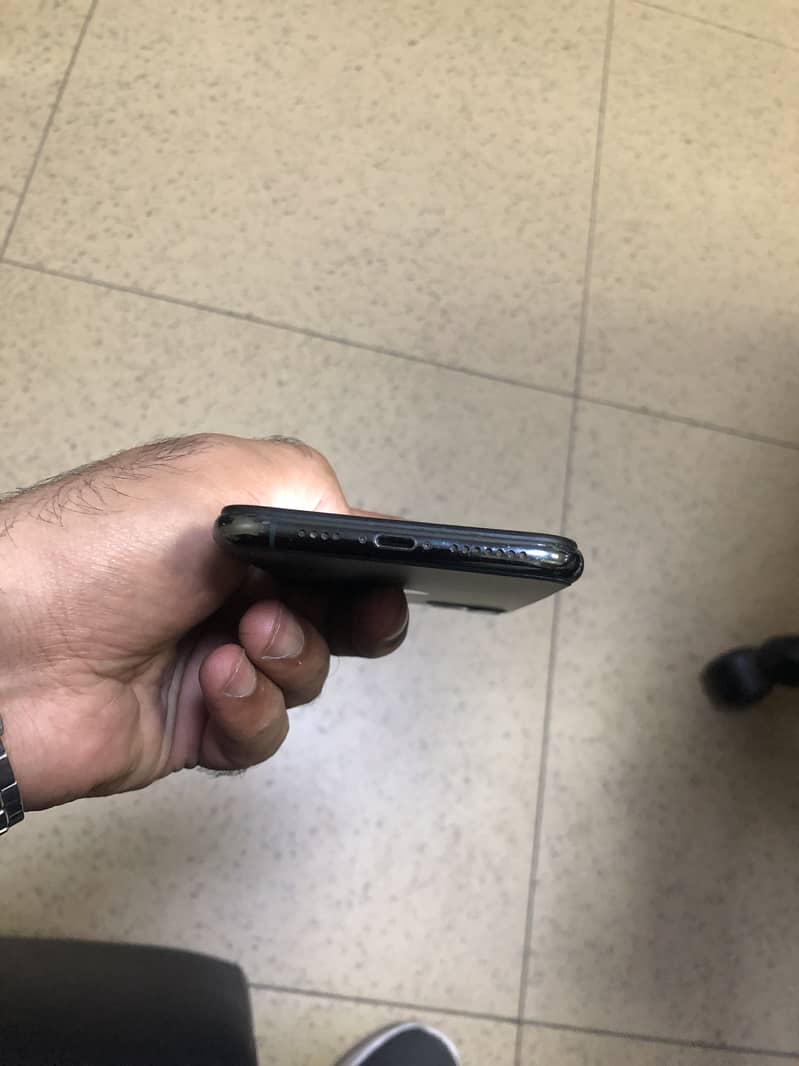 Iphone 11 pro max PTA HK 6