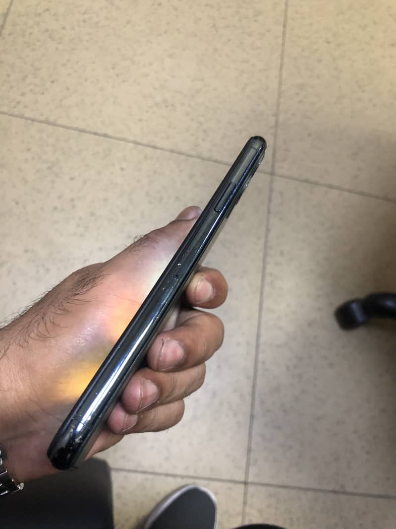 Iphone 11 pro max PTA HK 7